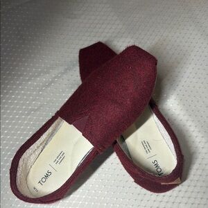 TOMS Deep Red Sherpa lined shoes